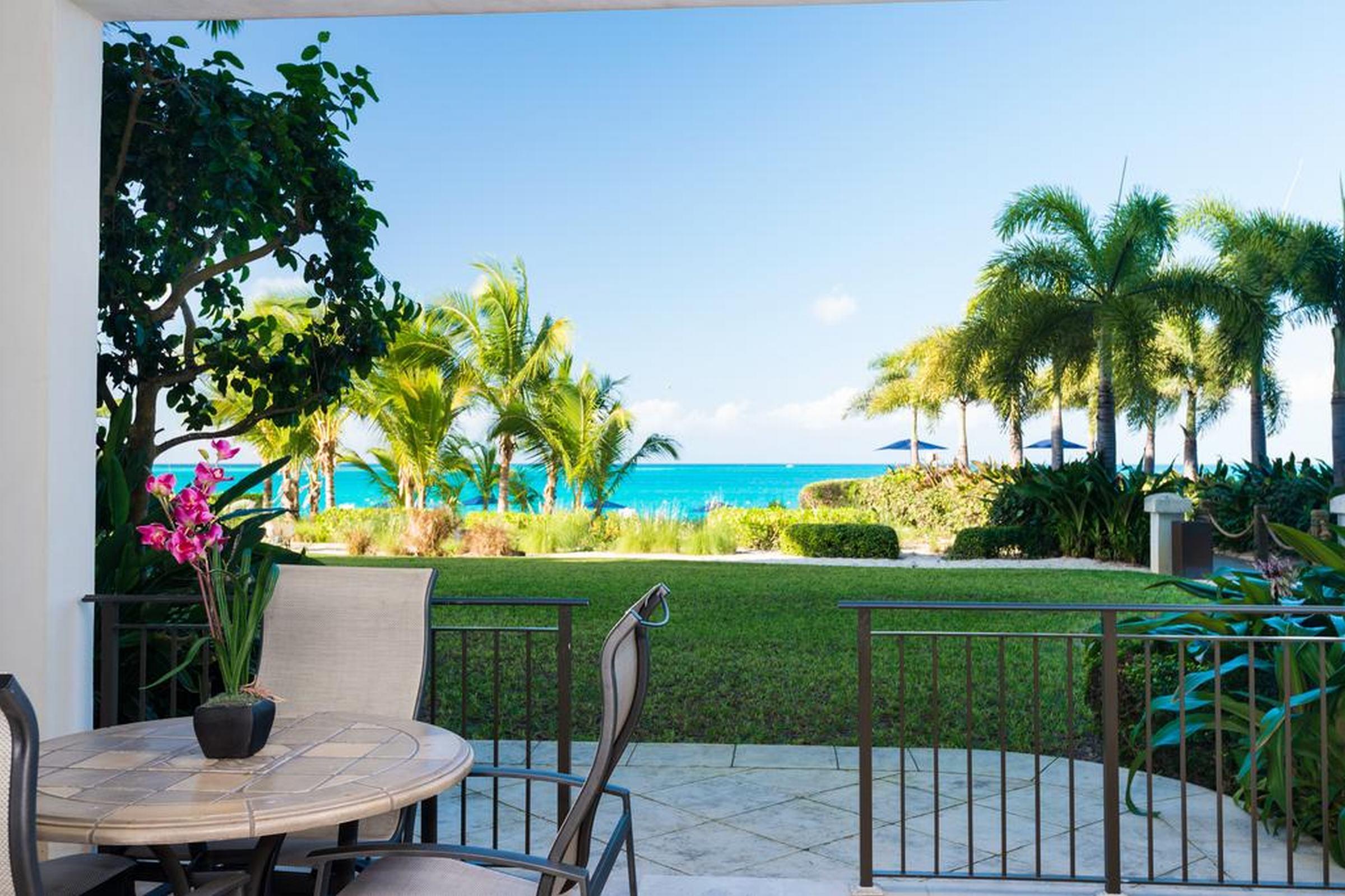 Hotel The Regent Grand Grace Bay Esterno foto
