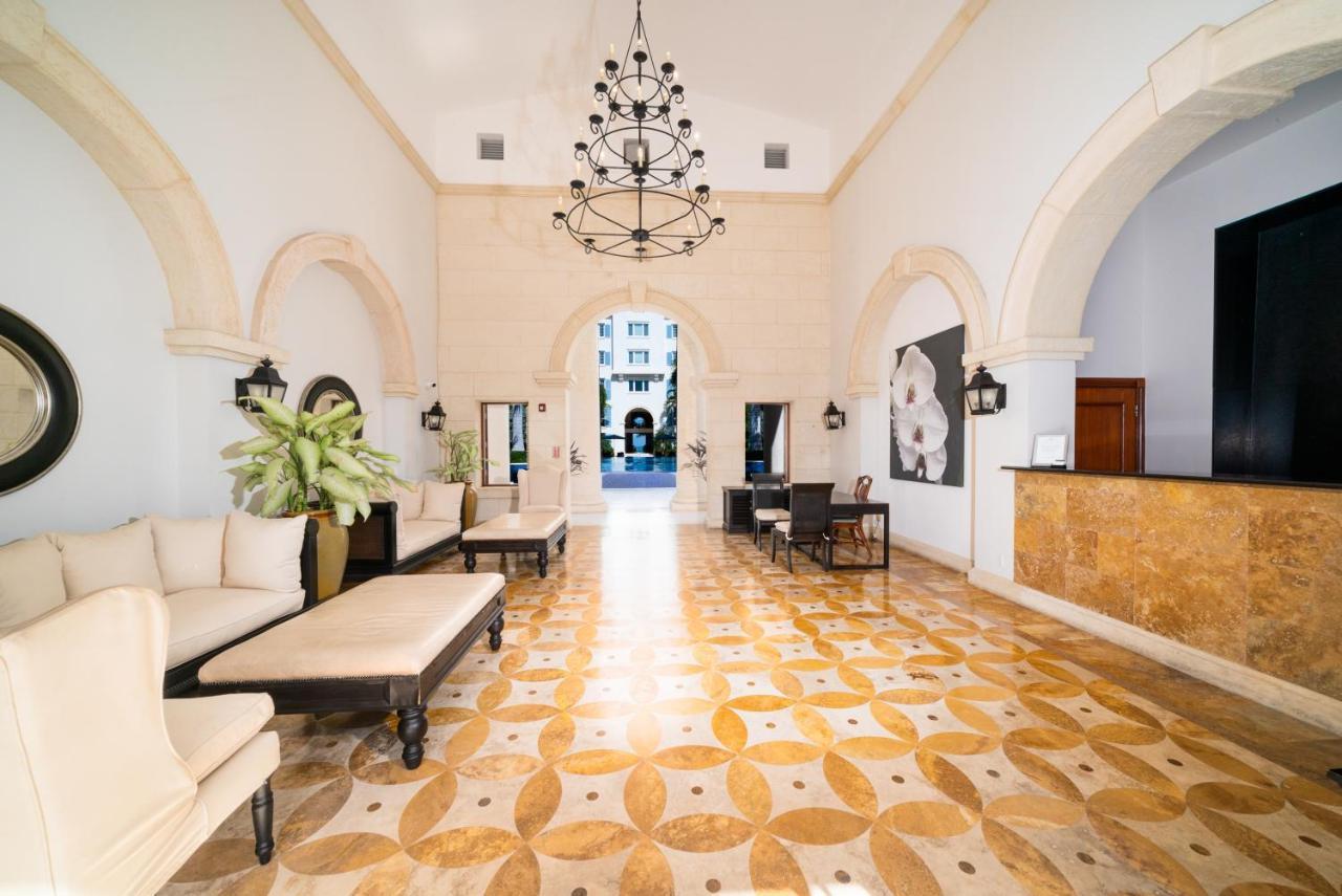 Hotel The Regent Grand Grace Bay Esterno foto