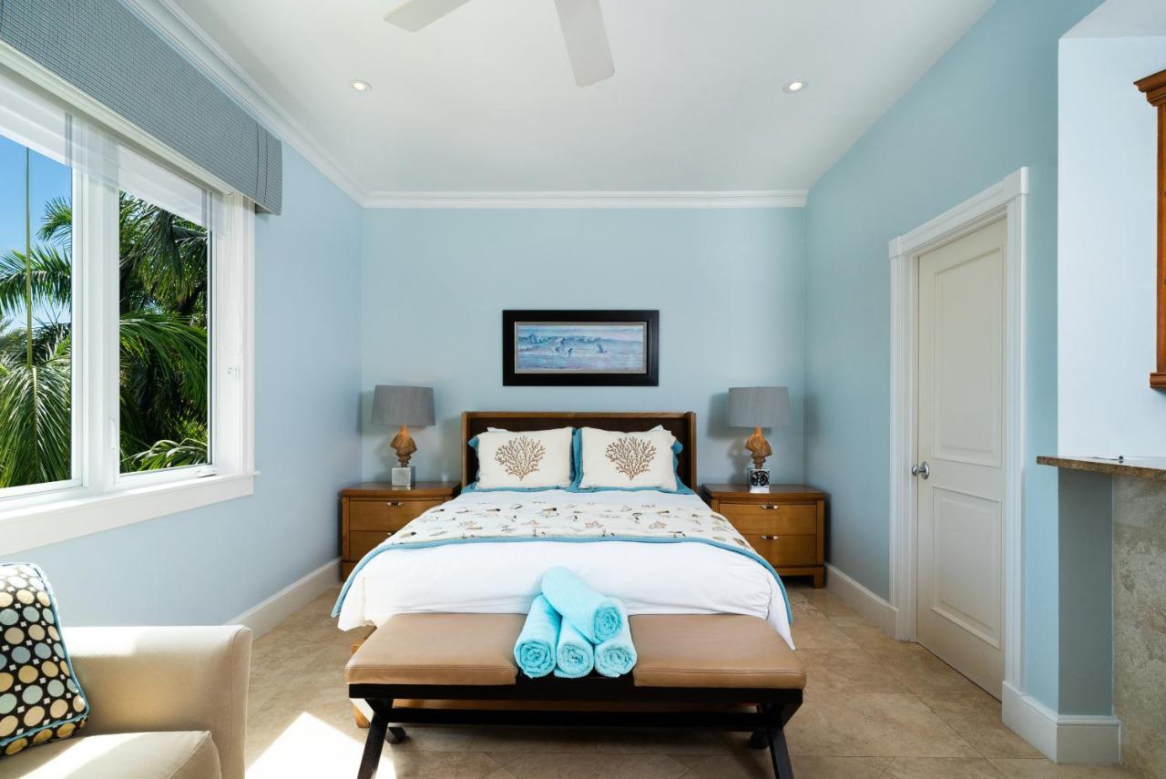 Hotel The Regent Grand Grace Bay Esterno foto