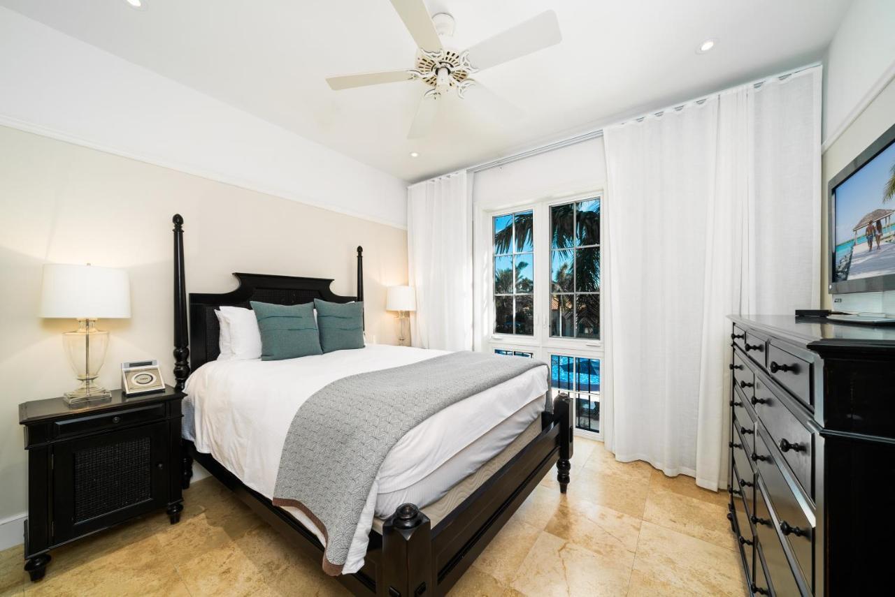 Hotel The Regent Grand Grace Bay Esterno foto