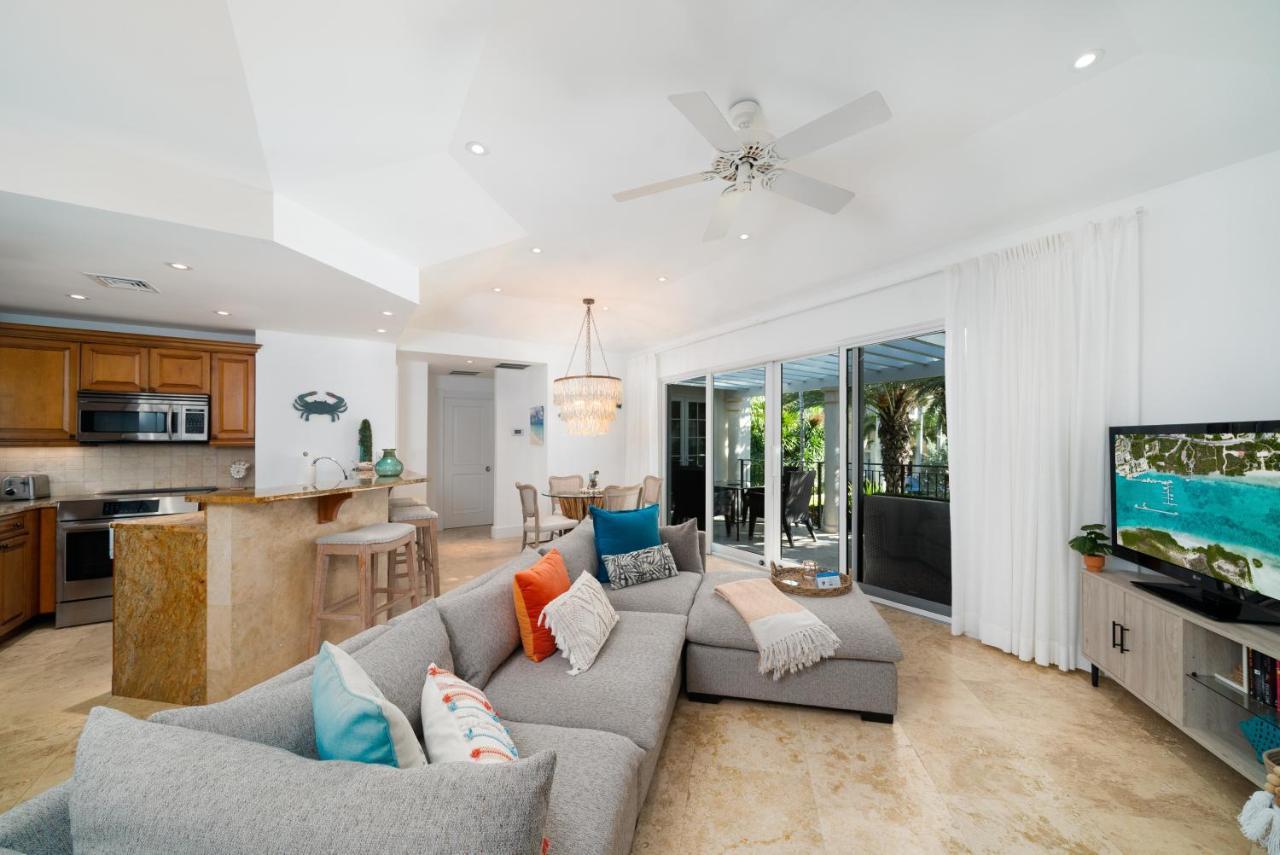 Hotel The Regent Grand Grace Bay Esterno foto