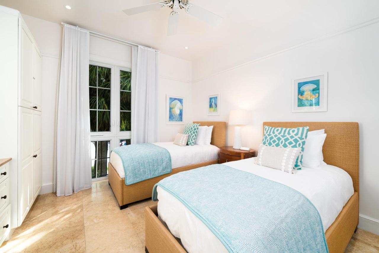Hotel The Regent Grand Grace Bay Esterno foto