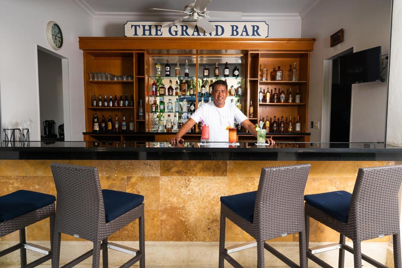 Hotel The Regent Grand Grace Bay Esterno foto