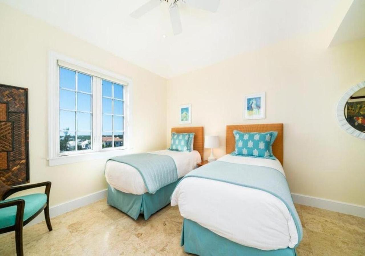 Hotel The Regent Grand Grace Bay Esterno foto