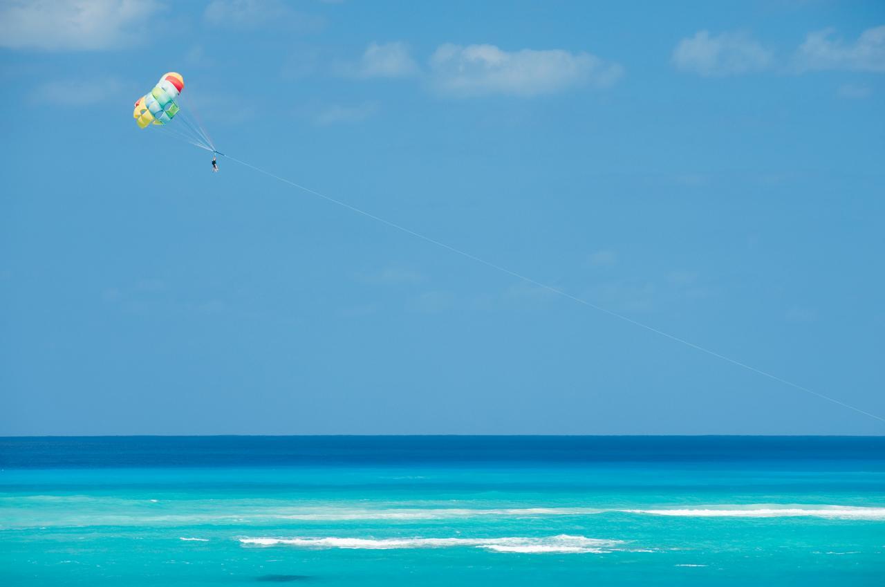 Hotel The Regent Grand Grace Bay Esterno foto